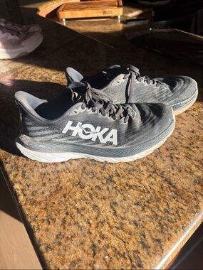 Women’s Hoka Black Mach 5